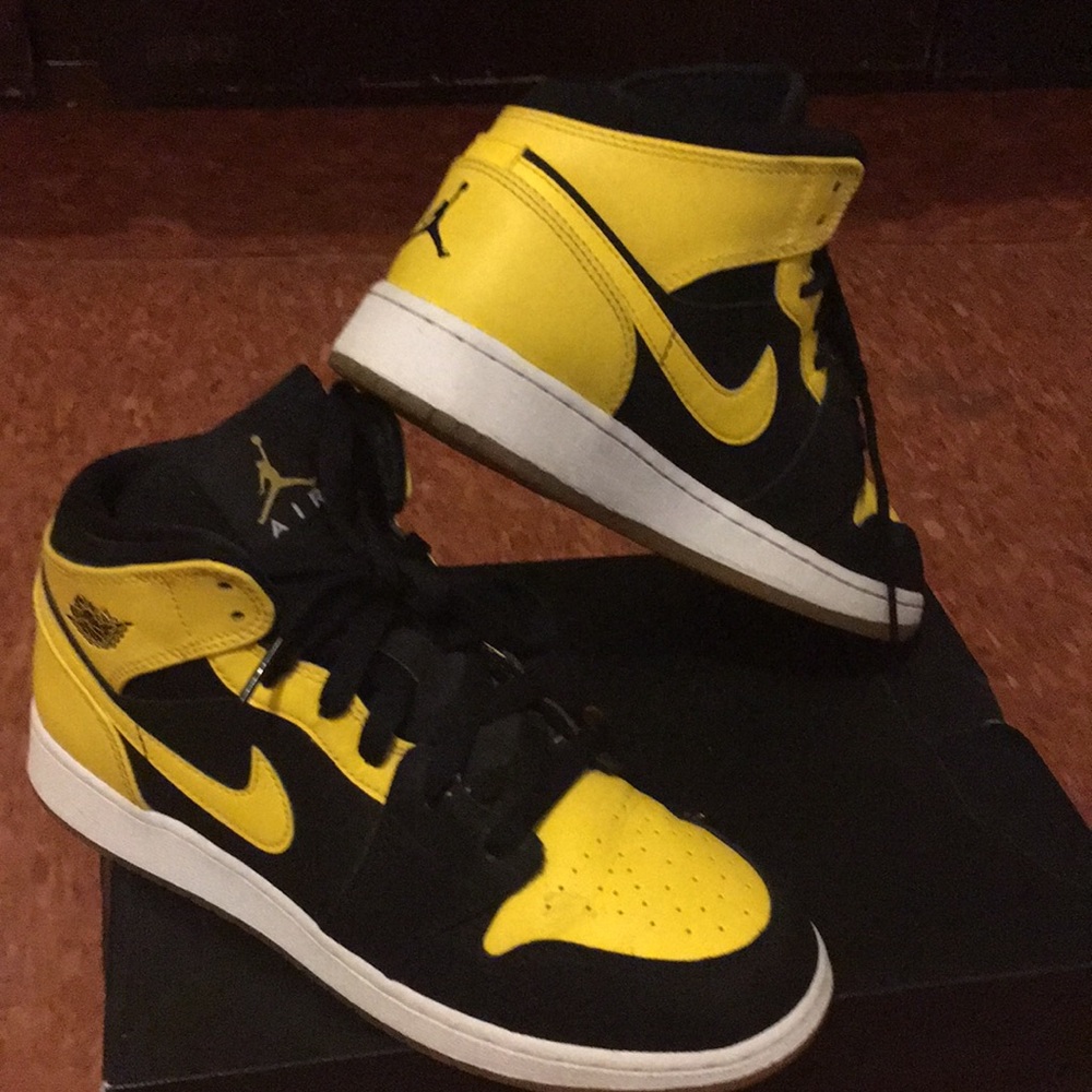 NIKE Air Jordan 1 MID BG